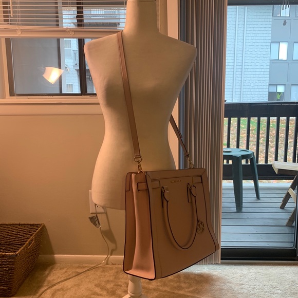 SOLD Michael Kors Light Pink Crossbody Purse - Picture 7 of 7